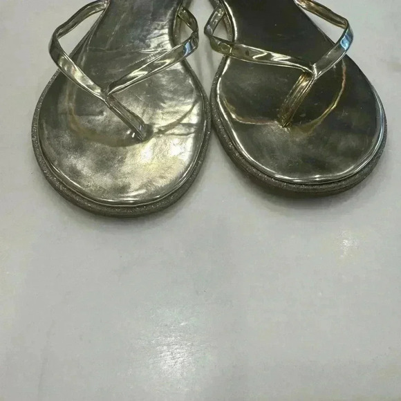 Bebe gold flip flops size 8 great condition - Picture 2 of 5